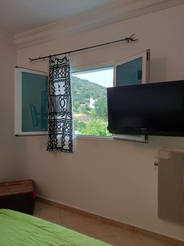 TV a/nebo společenská místnost v ubytování Atypic cottage
