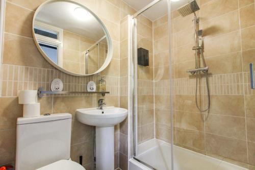 a bathroom with a toilet and a shower and a sink at 2 Bedroom Property In City Centre by Prestige Lets in Bristol