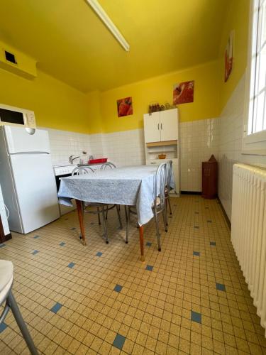 Photo de la galerie de l'établissement Villa avec piscine face aux Pyrénées, à Ayzac-Ost