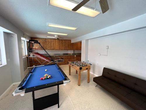 Gallery image of Big 4 Bedroom Property with a Pool in Las Vegas