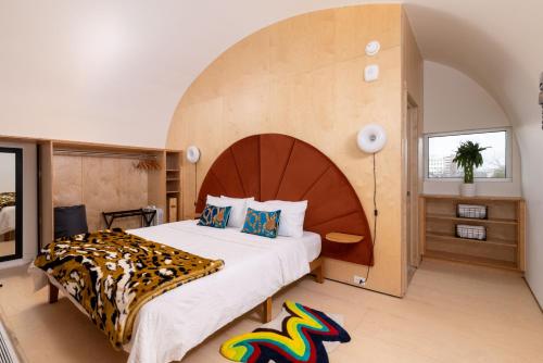 Ένα ή περισσότερα κρεβάτια σε δωμάτιο στο Magnolia Bubble Dome Ft Worth - Walkable Location