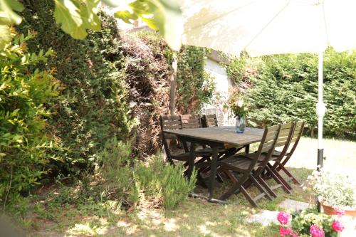 Κήπος έξω από το Le Jardin de Clos