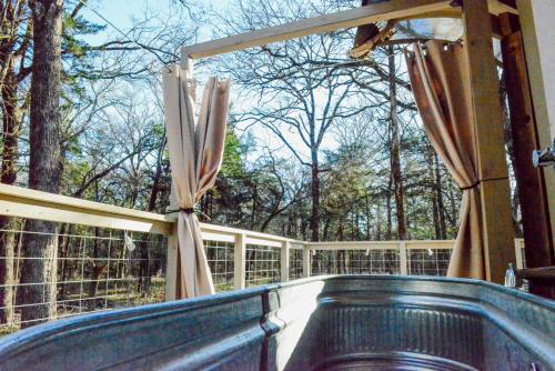 Fotografie z fotogalerie ubytování UpCountree Cabins Romantic Treehouse & Luxury Glamping v destinaci Point