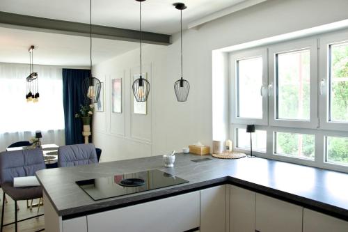 Trautmannsdorf an der LeithaにあるRK Private Residenceのキッチン(カウンタートップ付)