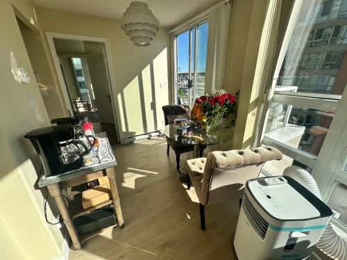Televisyen dan/atau pusat hiburan di Penthouses of Beach Ave
