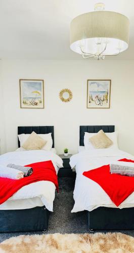 Postel nebo postele na pokoji v ubytování Beautiful and Spacious 4 Bed Room House In Coleshill-NEC