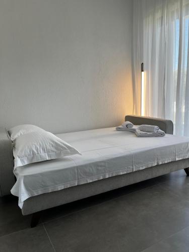 Кровать или кровати в номере Jason Holidays Skala Rachoniou