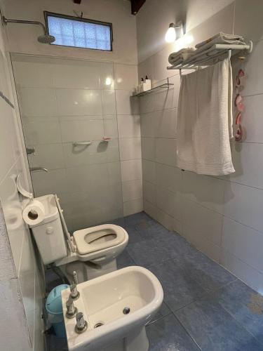 a bathroom with a toilet and a sink at Lunas de Spilimbergo in Cordoba
