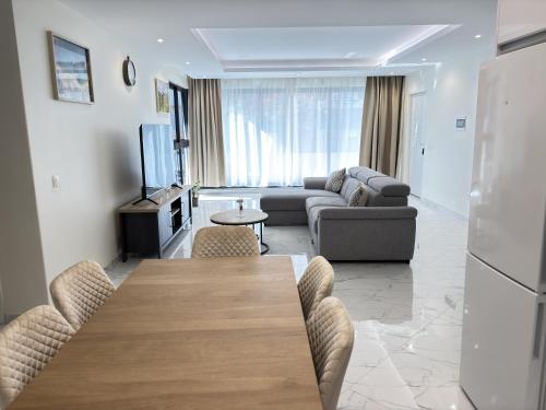 Relax and Stay in Praia Spacious 3bdr Apartment