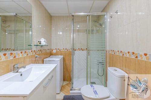 Excellent apt with sea views