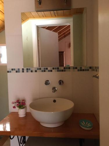 a bathroom with a sink and a mirror at Villa Serena Deportista in Necochea