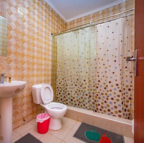 Un baño de TS Lodgings