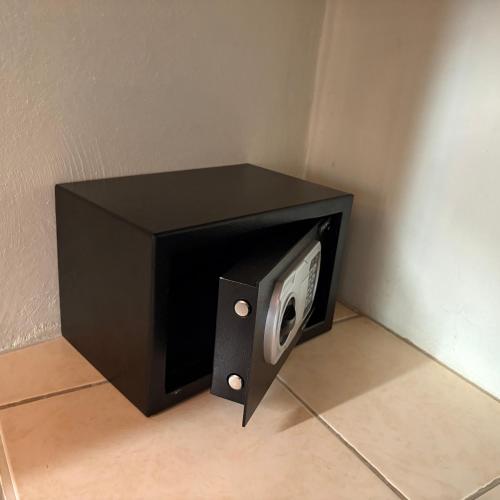a black tv sitting on the floor in a corner at Casa Moka Azul in La Peñita de Jaltemba