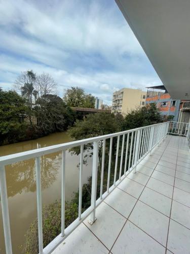 Balkoni atau teres di Aconchego Apartamento no centro