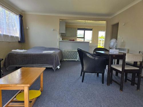 Katil atau katil-katil dalam bilik di Alpenhorn Motel