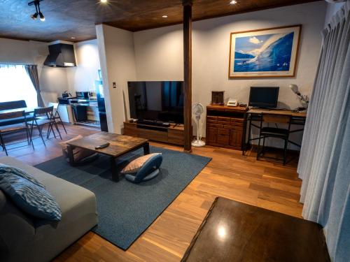 Televisyen dan/atau pusat hiburan di Guest House -海-