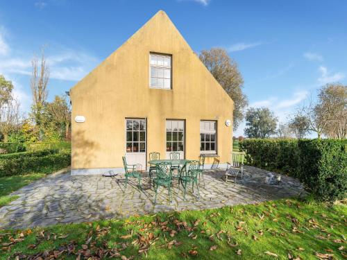 Gallery image of Holiday home Het Zuidgoed with garden, cleaning included in Aartrijke
