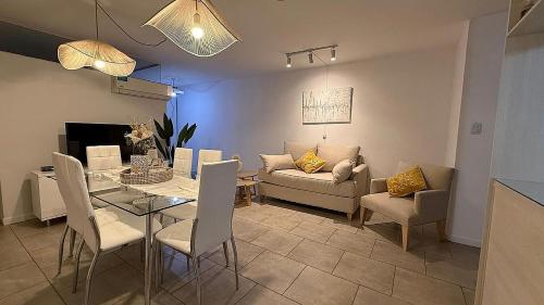 a living room with a table and a couch at Nueva Córdoba Ejecutivo in Cordoba