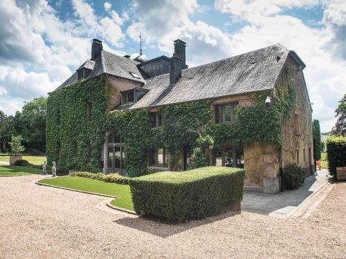 Gallery image of Luxury Estate with Pool & Spa, cleaning included in Jamoigne