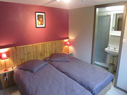 Gambar di galeri bagi Stay with Pool, Malmedy, cleaning included di Bévercé