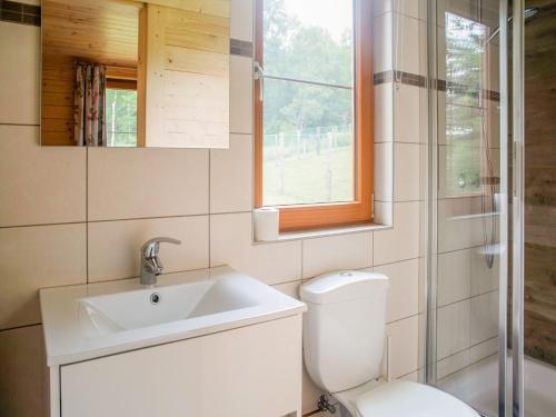 Foto da galeria de Secluded Chalet in Rogery, cleaning included em Rogery
