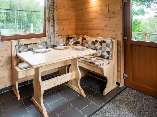 Foto da galeria de Secluded Chalet in Rogery, cleaning included em Rogery