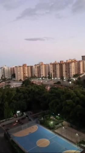 a view of a parking lot with buildings in the background at Golden Dolphin Grande hotel suíte in Caldas Novas