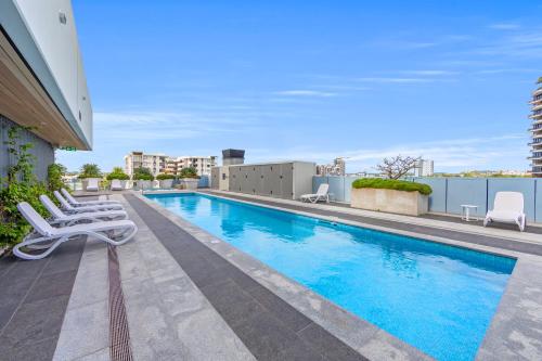 a swimming pool on top of a building at Trafalgar Lane Apartments by CLLIX in Brisbane