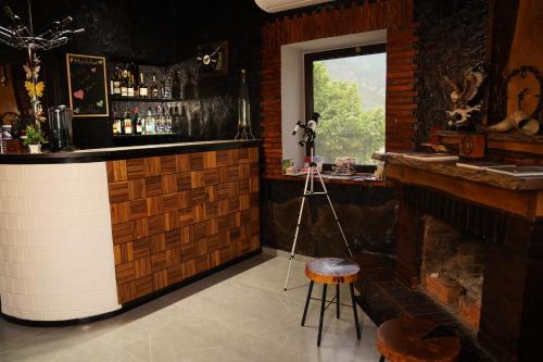 a bar with a camera and a tripod in a room at Hotel Hobbiton near Vardzia Caves in T'mogvi