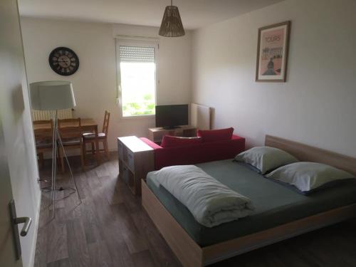 a bedroom with a bed and a couch and a desk at T1 TOURS NORD 38m2 proche autoroute in Tours