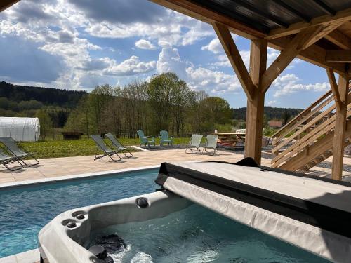 Chalet PLUME D'EAU - jacuzzi, piscine et pétanque