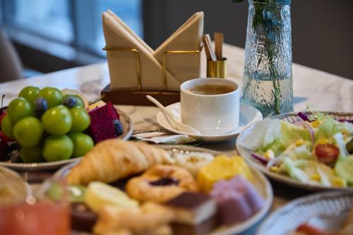 Makanan di atau berdekatan hotel