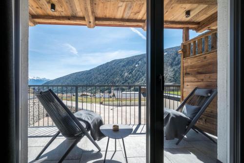 Ein allgemeiner Bergblick oder ein Berglick von des Aparthotels aus