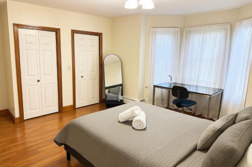 Χώρος καθιστικού στο Cozy Get Away Somerville