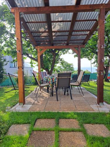 Apartment Peruč with big terrace and beautiful garden