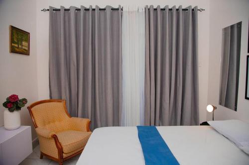 Una cama o camas en una habitación de Bamburi's 5 Star Paradise