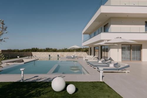 Calòre Villa, Close to Beach, Gym, Sauna & Cinema, By ThinkVilla