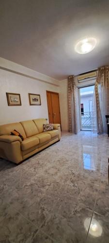 a large living room with a couch and a table at Vista cielo in Palagiano