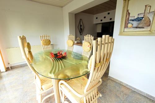 a dining room with a glass table and chairs at Ferienwohnung Glück auf! in Fohnsdorf