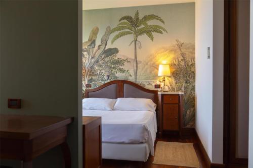 a bedroom with a bed and a painting on the wall at Best Western Hotel Santa Caterina in Acireale