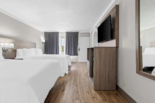 Quality Inn & Suites Ocala I-75にあるベッド