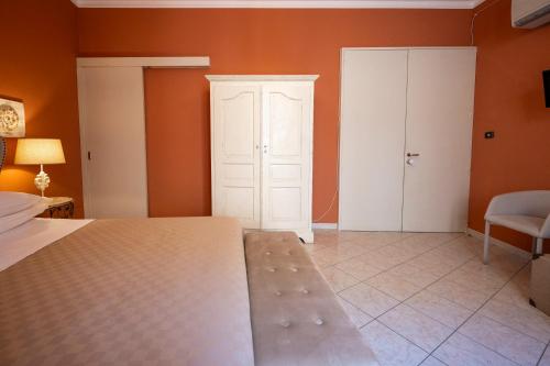 Un ou plusieurs lits dans un hébergement de l'établissement Panorama Suites Noto - Adults Only