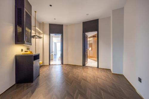 Kuchyň nebo kuchyňský kout v ubytování G Mansion Hotel