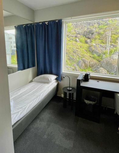 Postel nebo postele na pokoji v ubytování Live Lofoten Hotel