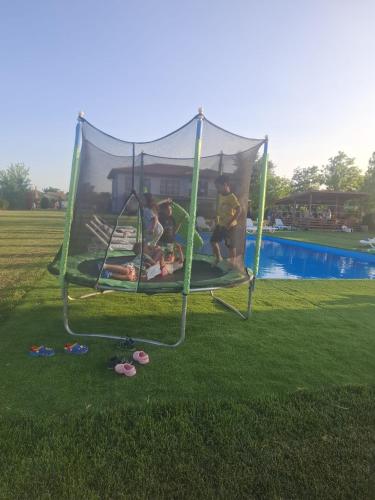 Bazén v ubytování Pensiunea Paradiso nebo v jeho okolí