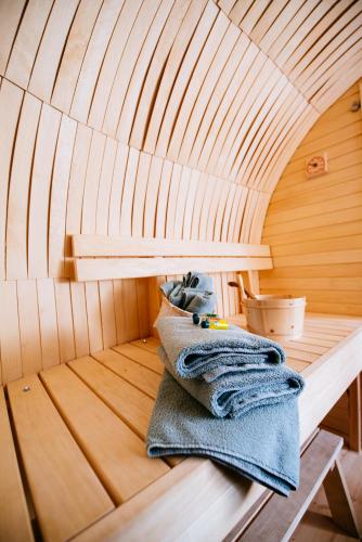 a sauna with two towels sitting on a shelf at Ferienhaus Hünzingen in Walsrode