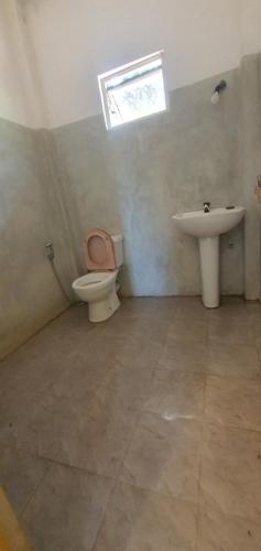 Ένα μπάνιο στο Hill house mirissa