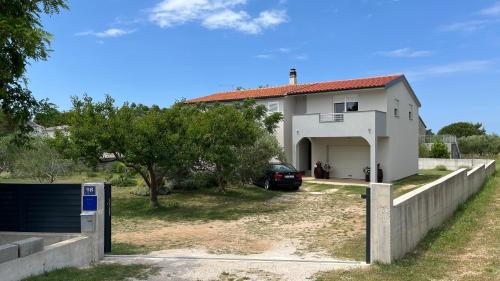 Apartments Glavanci 600m from the sea by TA Leut Agency