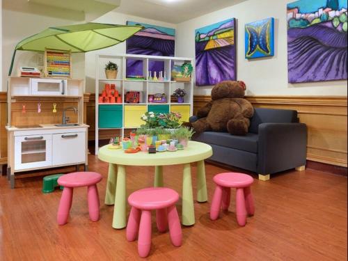 a living room with a table and a teddy bear at Cheng Pao Hotel in Puli
