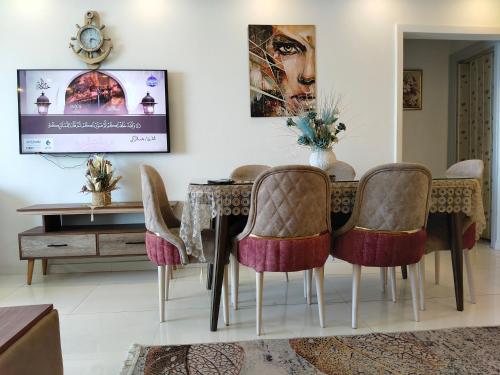 a dining room with a table and chairs at Gleem Luxury Condo Direct Sea view G18 in Alexandria